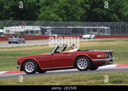 SVRA Vintage Grand Prix 2022/Oldtimer Cruise Parade auf dem Road Course Mid-Ohio Raceway. Stockfoto