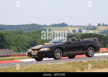 SVRA Vintage Grand Prix 2022/Oldtimer Cruise Parade auf dem Road Course Mid-Ohio Raceway. Stockfoto