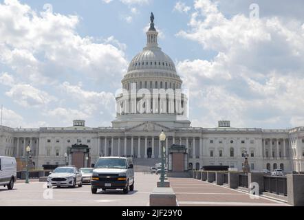 WASHINGTON, D.C. – 25. Juni 2022: Das Kapitol der Vereinigten Staaten wird an einem Samstagnachmittag im Juni gesehen. Stockfoto