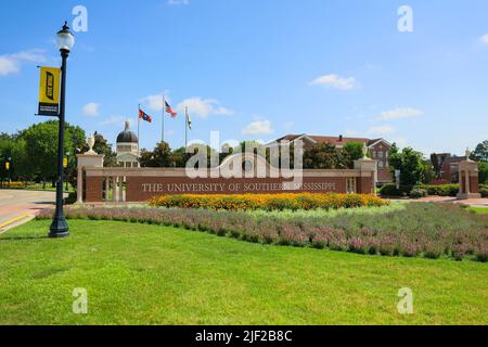 Hattiesburg, MS - 12. Juni 2022: Eingangsschild zur University of Southern Mississippi Stockfoto