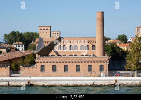 Venedig – Italien, September 20 2015 Gebäude am Kanal und Unterkünfte, die von einem Boot aus gesehen werden Stockfoto