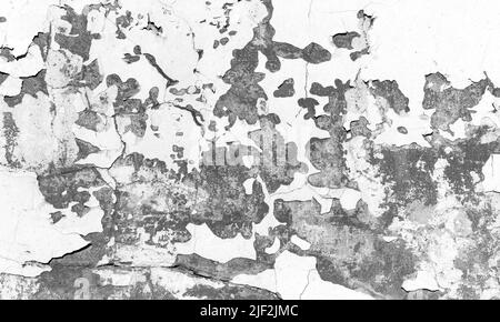 Grungy graue Betonwand mit beschädigten Schichten von Stuck und weißer Farbe, monochromen Hintergrund Foto Textur Stockfoto