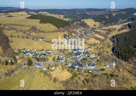 Luftaufnahme, Dorfansicht Nordenau in der Berglandschaft, Hotel Landhaus Nordenau, Nordenau, Schmallenberg, Sauerland, Nordrhein-Westfalen, Deutschland Stockfoto