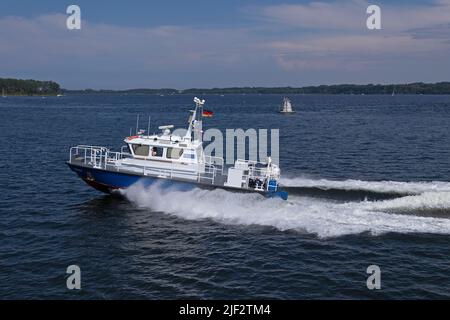 Küstenwache in Aktion, Travemünde, Lübeck, Schleswig-Holstein, Deutschland Stockfoto