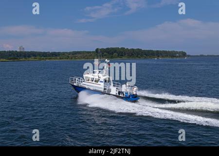 Küstenwache in Aktion, Travemünde, Lübeck, Schleswig-Holstein, Deutschland Stockfoto