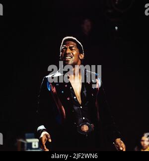 Edwin Starr, amerikanischer Soulsänger, hier bei einem TV-Auftritt, Deutschland, 1976. Edwin Starr, amerikanische Soul-Sängerin, TV-Performance, Deutschland, 1976. Stockfoto