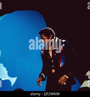 Edwin Starr, amerikanischer Soulsänger, hier bei einem TV-Auftritt, Deutschland, 1976. Edwin Starr, amerikanische Soul-Sängerin, TV-Performance, Deutschland, 1976. Stockfoto