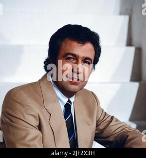 Rainer Holbe, deutscher Fernsehmoderator, Journalist und Autor, Portrait, Deutschland, 1982. Rainer Holbe, deutscher TV-Moderator, Journalist und Autor, Portrait, Deutschland, 1982. Stockfoto