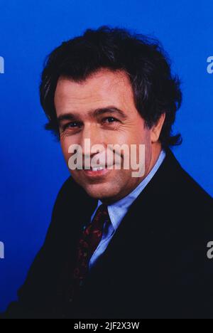 Rainer Holbe, deutscher Fernsehmoderator, Journalist und Autor, Portrait, Deutschland, 1984. Rainer Holbe, deutscher TV-Moderator, Journalist und Autor, Portrait, Deutschland, 1984. Stockfoto