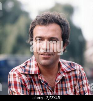 Rainer Holbe, deutscher Fernsehmoderator, Journalist und Autor, Portrait, Deutschland, 1979. Rainer Holbe, deutscher TV-Moderator, Journalist und Autor, Portrait, Deutschland, 1979. Stockfoto