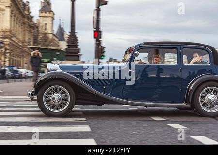 Klassisches und historisches altes Auto in der Stadt. Talbot Lago T120 Stockfoto