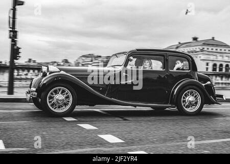 Klassisches und historisches altes Auto in der Stadt. Talbot Lago T120 Stockfoto