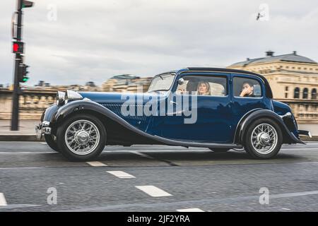 Klassisches und historisches altes Auto in der Stadt. Talbot Lago T120 Stockfoto