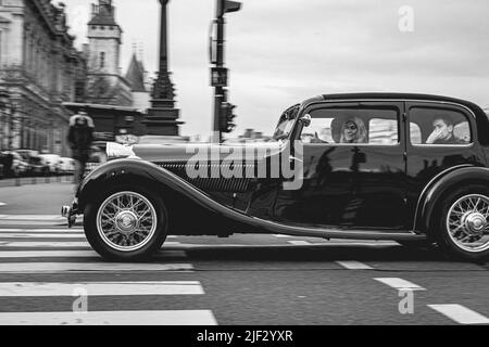 Klassisches und historisches altes Auto in der Stadt. Talbot Lago T120 Stockfoto