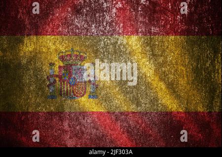 Nahaufnahme der grunge spanischen Flagge. Schmutzige Spanien-Flagge auf einer Metalloberfläche. Stockfoto