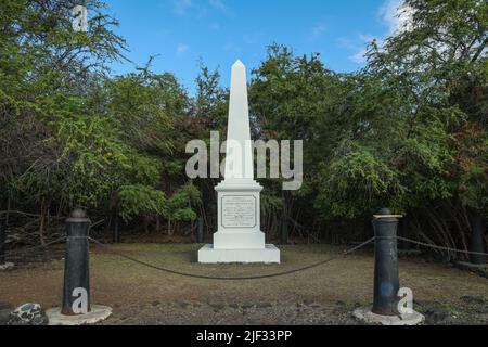 Ein Obelisk-Denkmal markiert den Standort des Landkontakts von Captain James Cook auf Hawaiis Big Island. Stockfoto