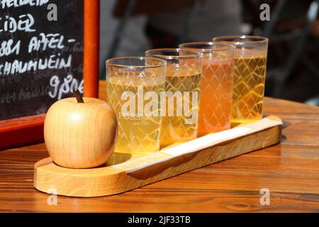 Werbung für eine Possmann Apfelweinverkostung in Frankfurt. Stockfoto