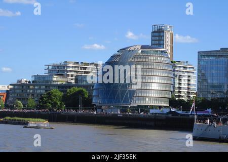 Das City Hall, London, liegt am Kamal Chunchie Way am Südufer der Themse in der Nähe der Tower Bridge. Stockfoto
