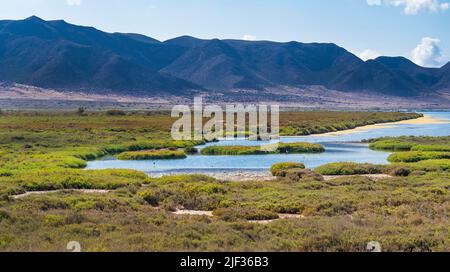 Ornithologischer Aussichtspunkt Las Salinas, Salinas de Cabo de Gata, Feuchtgebiet Ramsar, Naturpark Cabo de Gata-Nijar, UNESCO-Biosphärenreservat, Almeria Stockfoto