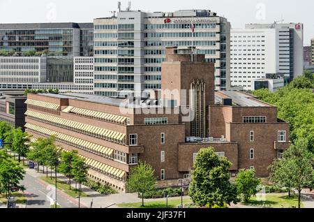 Rotterdam, Niederlande, 18. Juni 2022: Das ehemalige Büro von Unilever, das heute als Bildungsgebäude genutzt wird Stockfoto