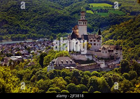 Blick auf das Rheintal mit Schloss Marksburg auf Braubach, UNESCO-Weltkulturerbe Oberes Mittelrheintal, Deutschland, Rheinland-Pfalz, Braubach Stockfoto
