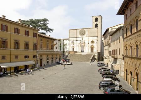 Piazza del Popolo und die Kathedrale Santa Maria Annunziata in Todi, Italien, Umbrien Stockfoto