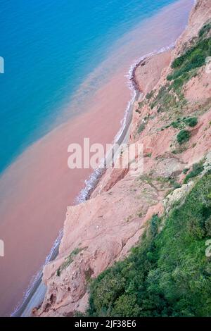 Steinschlag des Triassic Mercia Mudstone auf den Strand von Sidmouth, Devon Stockfoto