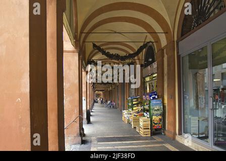 Arkaden Portico di San Luca in Bologna, Italien, Emilia Romagna Stockfoto