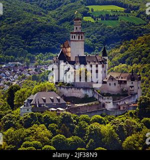 Blick auf das Rheintal mit Schloss Marksburg auf Braubach, UNESCO-Weltkulturerbe Oberes Mittelrheintal, Deutschland, Rheinland-Pfalz, Braubach Stockfoto