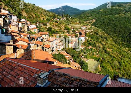 Bergdorf in den ligurischen Alpen, Italien, Ligurien, Apricale Stockfoto