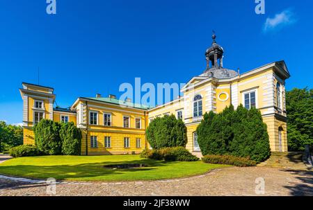 Skierniewice, Polen - 14. Juni 2022: Kapelle des Primatenpalastes aus dem 17. Jahrhundert - Palac Prymasowski - im historischen Palast- und Parkviertel der Altstadt Stockfoto