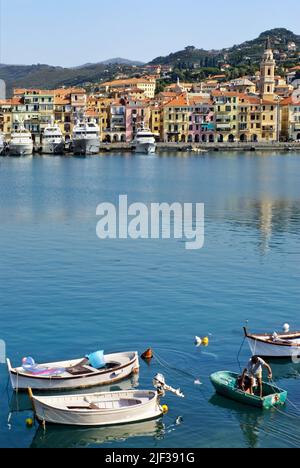 Blick auf Oneglia, Italien, Ligurien, den Nationalpark Cinque Terre und Oneglia Stockfoto