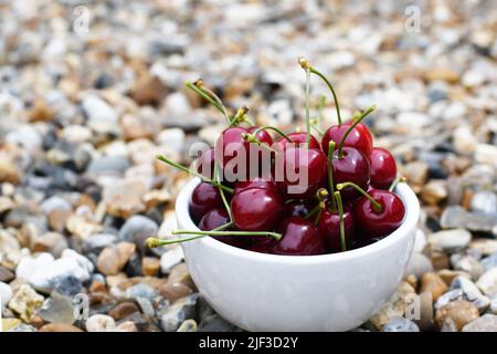 Kirschen am Strand Stockfoto