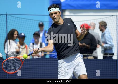 Taylor Fritz (USA) auf den Übungsplätzen von Rothesay International, Devonshire Park, Eastbourne, 24.. Juni 2022. Er gewann die Einzel-Ti Stockfoto