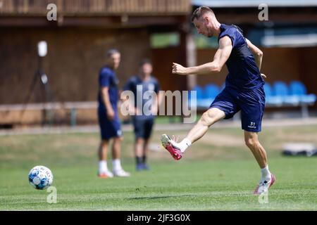 Gents Bruno Godeau wurde am dritten Tag ihrer Sommerbühne in Stegersbach, Österreich, vor der Saison 2022-2023, am Mittwoch, den 29. Juni 2022, während einer Trainingseinheit von JPL KAA Gent in Aktion gezeigt. BELGA FOTO DOMEN GROGL Stockfoto