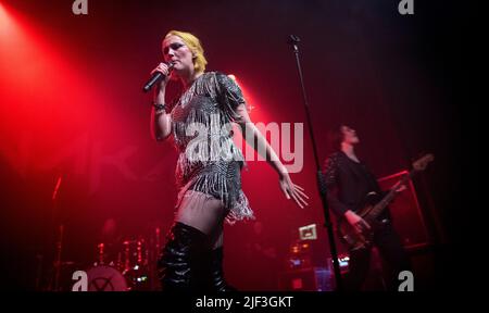 Yonaka live auf der Bühne bei Manchester 2022 Stockfoto