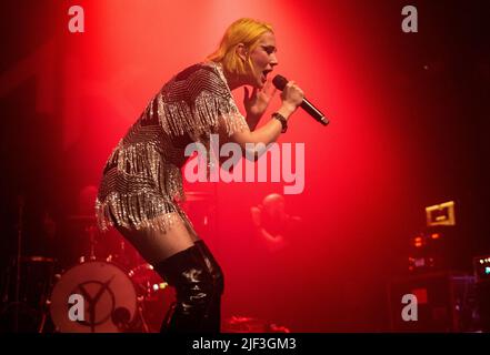 Yonaka live auf der Bühne bei Manchester 2022 Stockfoto