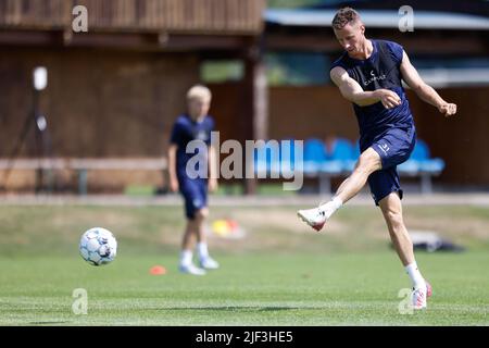 Gents Bruno Godeau wurde am dritten Tag ihrer Sommerbühne in Stegersbach, Österreich, vor der Saison 2022-2023, am Mittwoch, den 29. Juni 2022, während einer Trainingseinheit von JPL KAA Gent in Aktion gezeigt. BELGA FOTO DOMEN GROGL Stockfoto