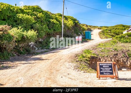 Der neue Weg zum Murder Hole Beach, offiziell Boyeeghether Bay in der Grafschaft Donegal, Irland. Stockfoto