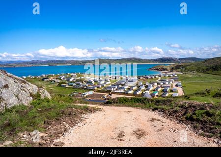 Der neue Weg zum Murder Hole Beach, offiziell Boyeeghether Bay genannt, beginnt auf dem Campingplatz County Donegal, Irland. Stockfoto