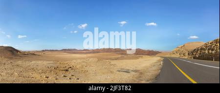 Schöne Straße in der Arava Wüste Israel an der Grenze zu Ägypten Stockfoto