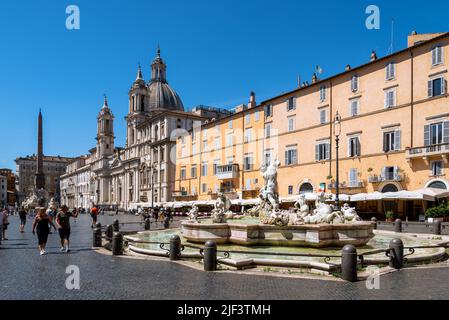 Sonniger Sommertag auf der piazza Navona in Rom Stockfoto