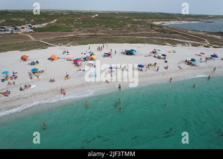 Is Arutas Beach, Sardinien, Italien. Drohnenansicht. Stockfoto