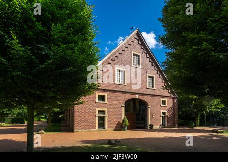 Deutschland, Coesfeld, Coesfeld-Lette, Buchstabe Berg, Berkel, Baumberge, Münsterland, Westfalen, Nordrhein-Westfalen, NRW, Glasmuseum Lette, Glasdepot Hoeltingshof, Ausstellungsgebäude Stockfoto