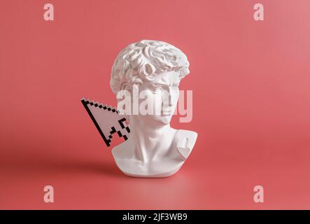 Römische oder griechische Büste Statue von David und Pixel-Mauszeiger-Cursor. Kreativer minimaler Futurismus und Kunstkonzept. Stockfoto