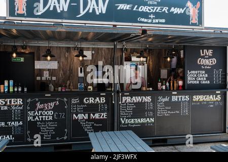 Dan Dan Dan, der Hummermann, Porthleven Harbour, Cornwall Stockfoto