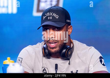 LONDON, GROSSBRITANNIEN. 29. Juni 2022. Anthony Joshua während der Matchroomboxing Presents - Usyk vs Joshua Pressekonferenz im Four Seasons Hotel am Mittwoch, 29. Juni 2022 in LONDON (nur für redaktionelle Verwendung, Lizenz für kommerzielle Nutzung erforderlich. Keine Verwendung bei Wetten, Spielen oder Veröffentlichungen einzelner Vereine/Vereine/Spieler.) Kredit: Taka G Wu/Alamy Live Nachrichten Stockfoto