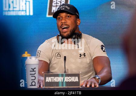 LONDON, GROSSBRITANNIEN. 29. Juni 2022. Anthony Joshua während der Matchroomboxing Presents - Usyk vs Joshua Pressekonferenz im Four Seasons Hotel am Mittwoch, 29. Juni 2022 in LONDON (nur für redaktionelle Verwendung, Lizenz für kommerzielle Nutzung erforderlich. Keine Verwendung bei Wetten, Spielen oder Veröffentlichungen einzelner Vereine/Vereine/Spieler.) Kredit: Taka G Wu/Alamy Live Nachrichten Stockfoto