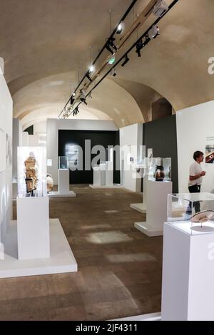 La Vieille Charité Marseille : Ausstellung Objets Migrateurs vom 8.. April bis 16.. Oktober 2022 - Interior Stockfoto