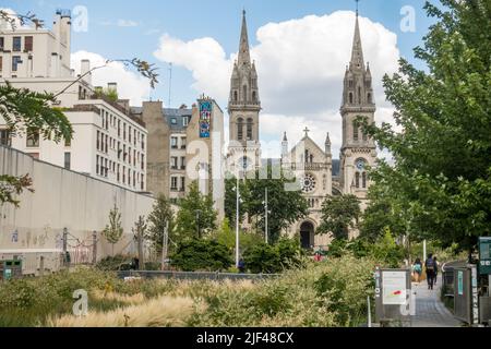 Jardin Truillot, Stadtpark im 11.. Arrondissement Paris, mit der Kirche Saint-Ambroise, Jardin Truillot, Paris, Frankreich. Stockfoto